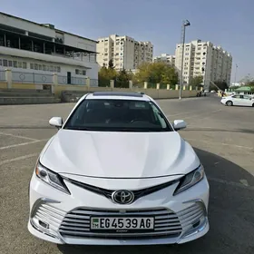Toyota Camry 2021