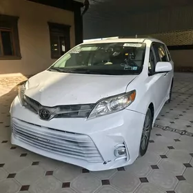 Toyota Sienna 2020