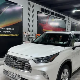 Toyota Highlander 2021