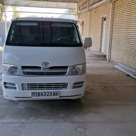 Toyota Hiace 2010