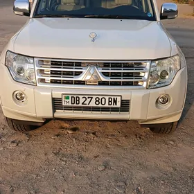 Mitsubishi Pajero 2012