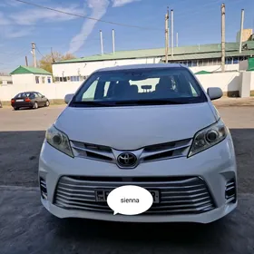 Toyota Sienna 2018