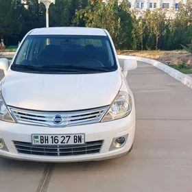 Nissan Versa 2011