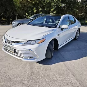 Toyota Camry 2021