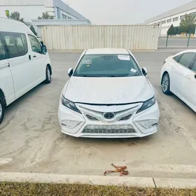 Toyota Camry 2021