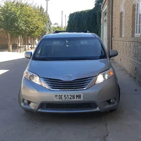Toyota Sienna 2016