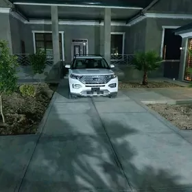 Ford Explorer 2021