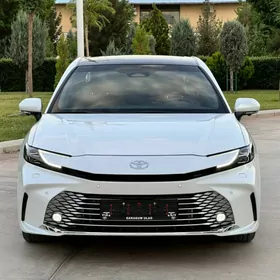 Toyota Camry 2025