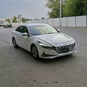 Hyundai Elantra 2022
