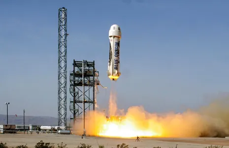 SpaceX-iň weterany we maýyp arabasyndaky gyz New Shepard raketasynda suborbital uçuşa ugrar