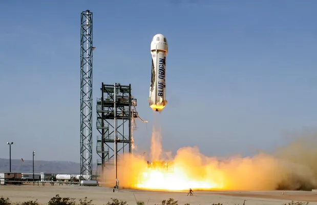 SpaceX-iň weterany we maýyp arabasyndaky gyz New Shepard raketasynda suborbital uçuşa ugrar