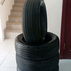 235 55 20 Goodyear