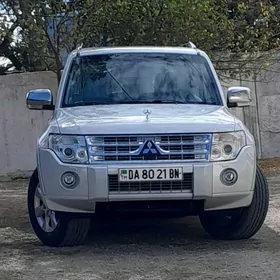 Mitsubishi Pajero 2010