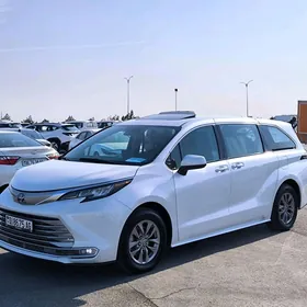 Toyota Sienna 2022