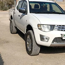 Mitsubishi L200 2011