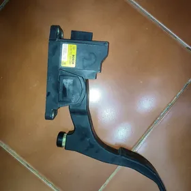 электронная педаль акселератор