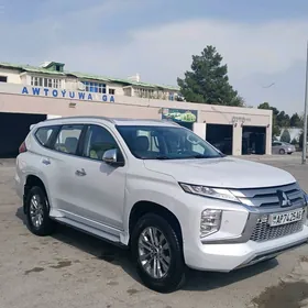 Mitsubishi Pajero 2020