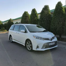 Toyota Sienna 2020