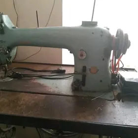 Швейная машинка