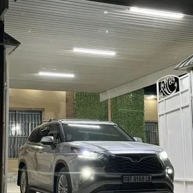 Toyota Highlander 2020