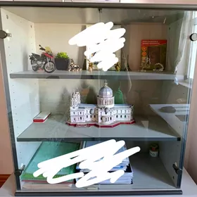 Стеклянный шкаф