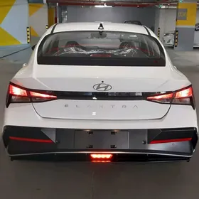 Hyundai Elantra 2025