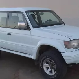 Mitsubishi Montero 1996