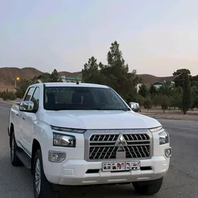 Mitsubishi L200 2024
