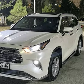 Toyota Highlander 2021