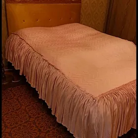 Кровать