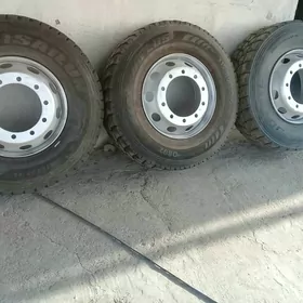 teker315/80r22,5.