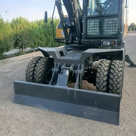 Komatsu 830E-AC 2025