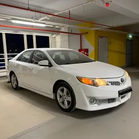 Toyota Camry 2014