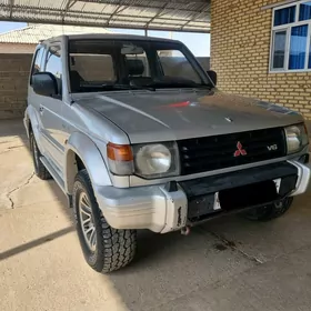 Mitsubishi Pajero 1993