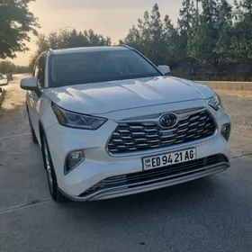 Toyota Highlander 2021