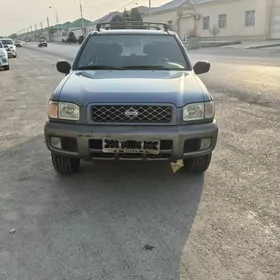 Nissan Pathfinder 2000