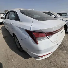 Hyundai Elantra 2022