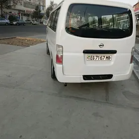 Nissan Urvan 2001