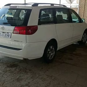 Toyota Sienna 2004