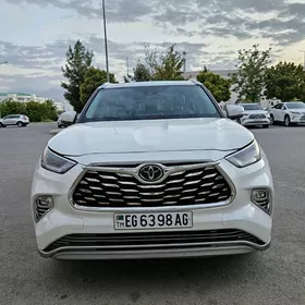 Toyota Highlander 2021