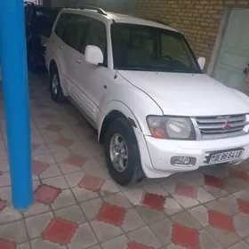 Mitsubishi Montero 2002