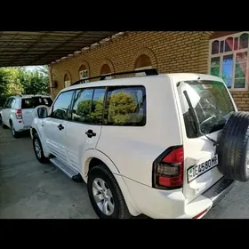 Mitsubishi Pajero 2002