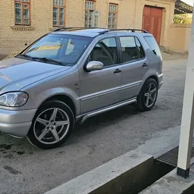 Mercedes-Benz ML350 2001