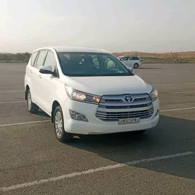 Toyota Innova 2022
