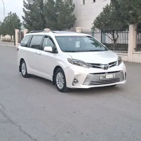 Toyota Sienna 2016