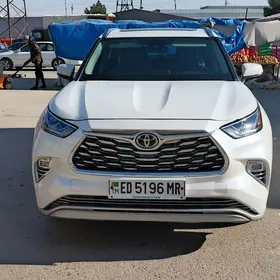 Toyota Highlander 2021