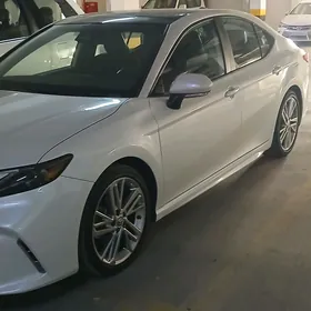 Toyota Camry Hybrid 2024