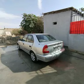 Hyundai Accent 2000