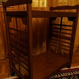 Сервировочный столик