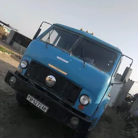 Maz Samosval 1990
